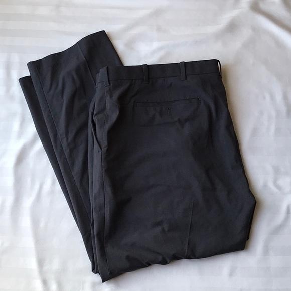 Van Huesen Slacks 42 x 30 - Picture 1 of 3